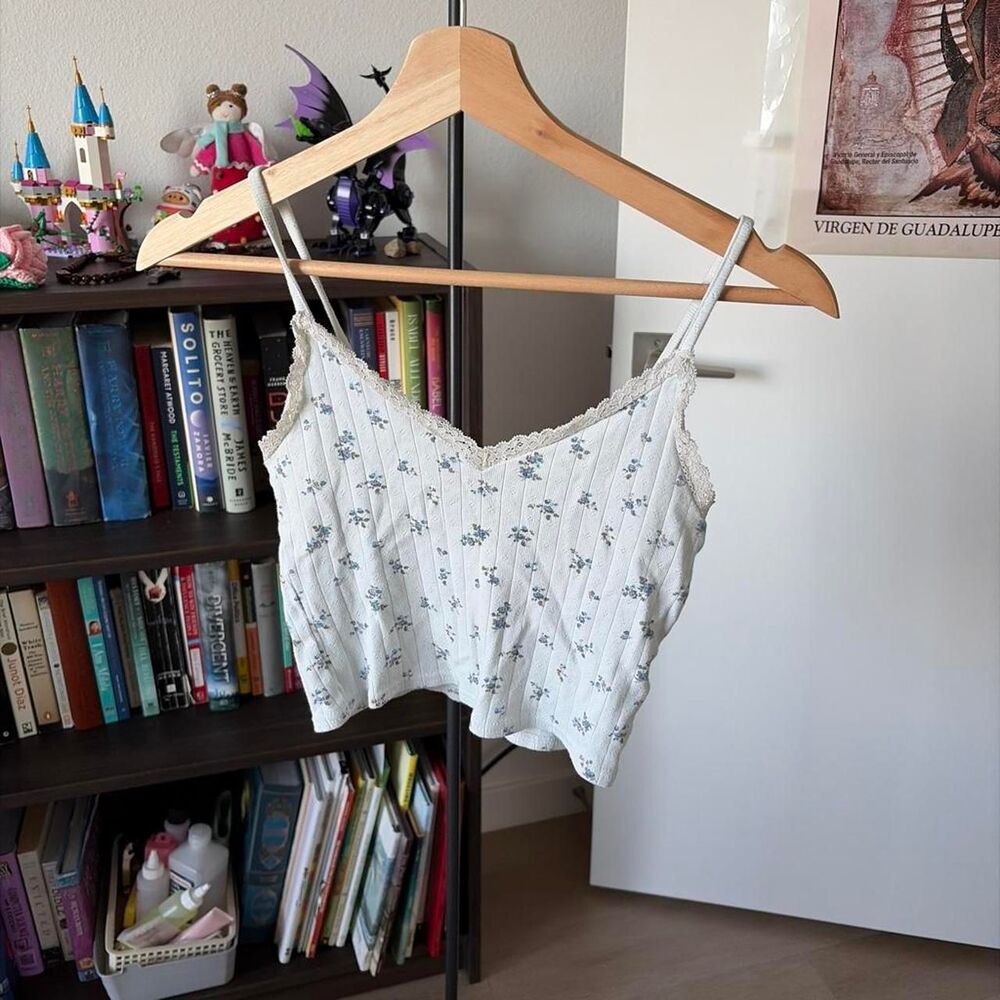 BDG Urban Outfitters Floral Crop Tank Top White Blue Size Medium